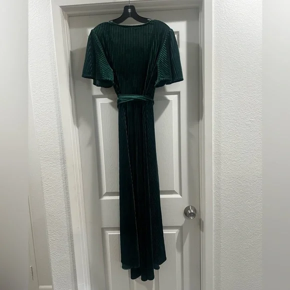 Simplee green velvet wrap dress - Picture 2 of 7